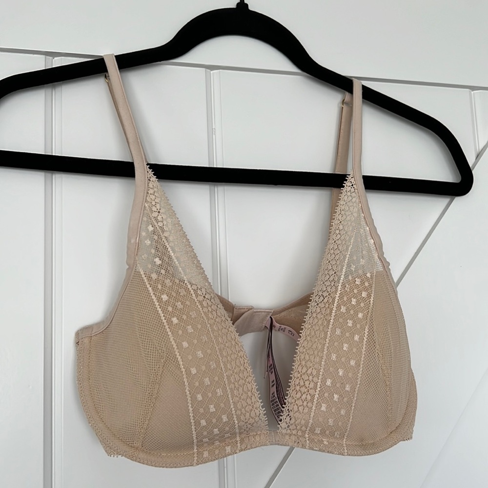 BRAND NEW Victorias Secret bra size 32D